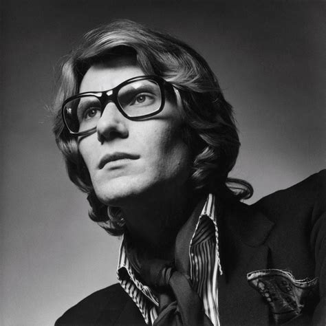 Yves Saint Laurent: descubre la impactante vida y legado del 